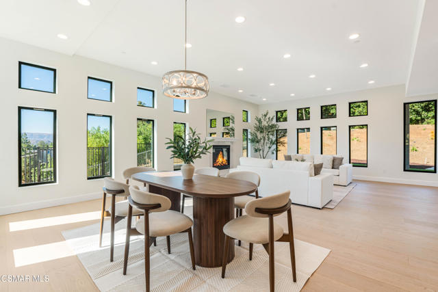 252 Capri Drive, Simi Valley CA: https://media.crmls.org/mediaz/faecff31-49f9-40c9-9795-817d85349088.jpg