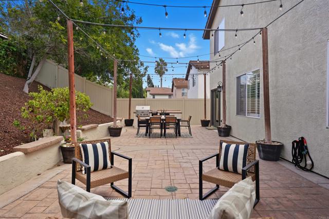 1029 Vista Oak Place, Chula Vista CA: https://media.crmls.org/mediaz/faedefcc-c940-4093-aeb5-e997d404ddc5.jpg