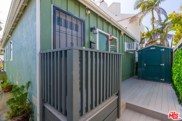 122 Thornton Place photo 3