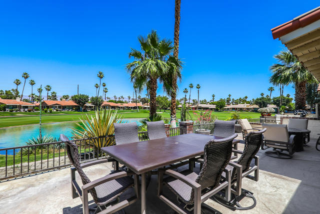 352 Villena Way, Palm Desert CA: https://media.crmls.org/mediaz/faee33f5-e91f-4954-8daa-189b622dc3d8.jpg