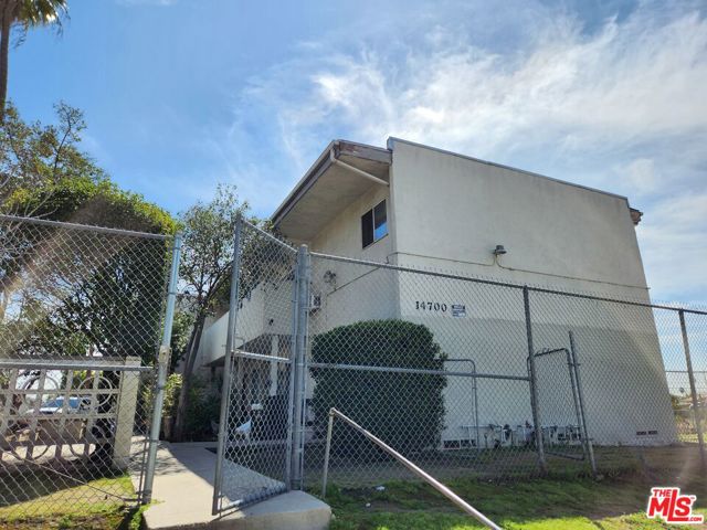 14700 Hubbard Street photo 2