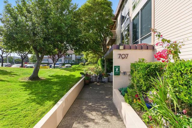 707 Fathom Drive, San Mateo CA: https://media.crmls.org/mediaz/faeedc49-07e3-4213-ad33-0996af54251e.jpg