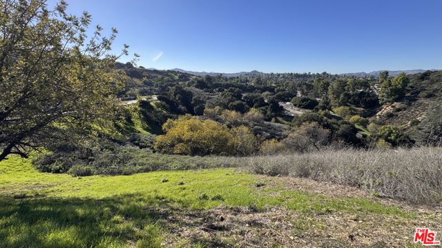 1 N Topanga Canyon Boulevard, Woodland Hills CA: https://media.crmls.org/mediaz/faeeea65-226d-4c42-988c-1c877fc99cea.jpg