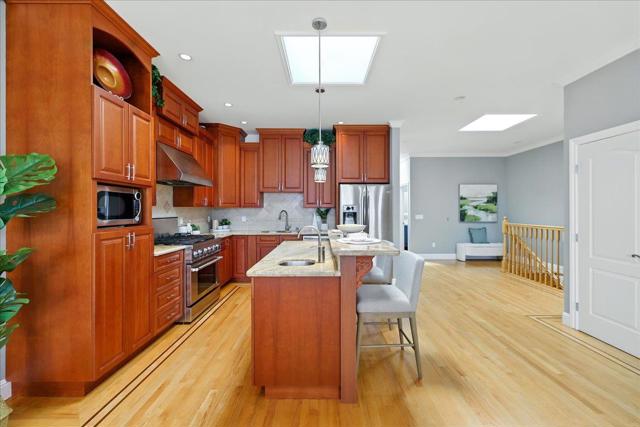 430 Hamilton Street, San Francisco CA: https://media.crmls.org/mediaz/faef0ebb-d309-4a8a-986f-47f4c592118b.jpg