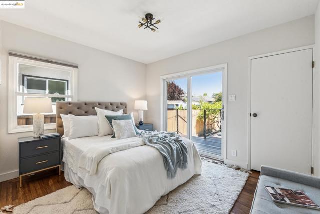 1026 Court St, Alameda CA: https://media.crmls.org/mediaz/faef5b6c-4f2f-4afb-a81d-3ac16376da0e.jpg
