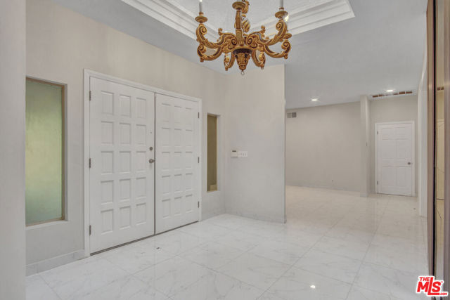 11410 Canton Drive, Studio City CA: https://media.crmls.org/mediaz/faf0b06a-9bdc-4c65-af54-e06560e89997.jpg