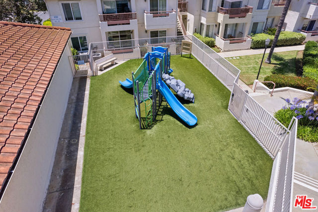 445 Ribbon Beach Way, Oceanside CA: https://media.crmls.org/mediaz/faf0ea55-3591-45eb-8d84-e3870552ea62.jpg