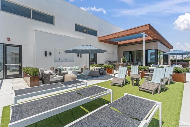 355 N Clevaland Street, Oceanside CA: https://media.crmls.org/mediaz/faf109f4-0bd8-4937-9818-5ff776bf4bbf.jpg