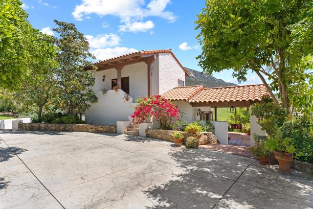 17156 Dos Hermanos, Poway CA: https://media.crmls.org/mediaz/faf110b1-5596-4472-b6f8-a3b70b6895c6.jpg