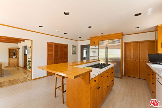306 AMALFI Drive, Santa Monica CA: https://media.crmls.org/mediaz/faf1a108-a4de-445c-8023-95dc6fa8d56e.jpg