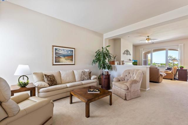 1505 Bismarck Ln, Brentwood CA: https://media.crmls.org/mediaz/faf1ac9b-0c0a-4882-bb48-5bac037b4f5f.jpg