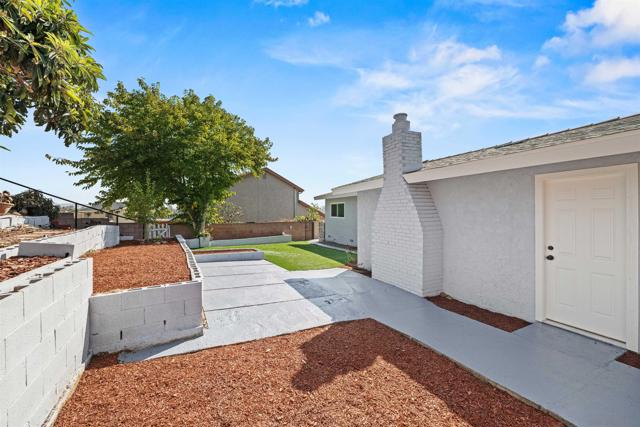 2951 MANOS DRIVE, San Diego CA: https://media.crmls.org/mediaz/faf22520-2b71-4120-8803-c8dcdbc6a238.jpg