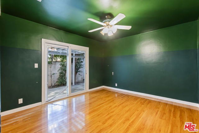 7225 Forbes Avenue, Lake Balboa CA: https://media.crmls.org/mediaz/faf272ac-4faa-4787-8434-3b38846f6ac4.jpg