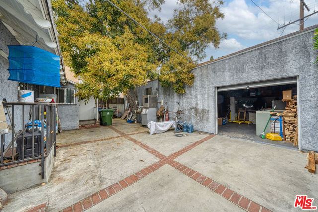 2905 W 14th Street, Los Angeles CA: https://media.crmls.org/mediaz/faf273e4-4658-4b38-95ff-0929c0a37e9a.jpg
