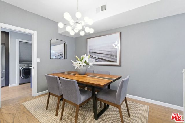 1013 16th Street, Santa Monica CA: https://media.crmls.org/mediaz/faf29d36-58f5-4b8c-a6a3-de5f74f511f1.jpg