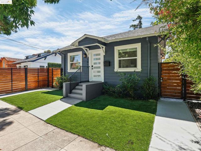 1612 Carleton St, Berkeley CA: https://media.crmls.org/mediaz/faf42ab0-7d5d-4de4-b2d6-b5e47fb28f36.jpg