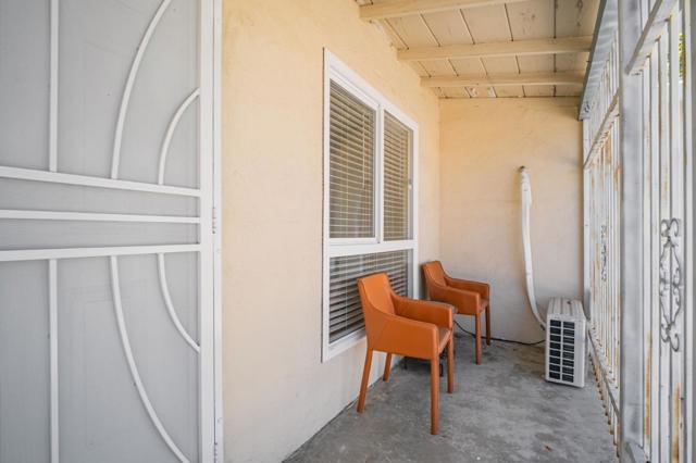 14997 Edgemoor Street, San Leandro CA: https://media.crmls.org/mediaz/faf45cfd-4105-4233-9314-6000f6c411f3.jpg