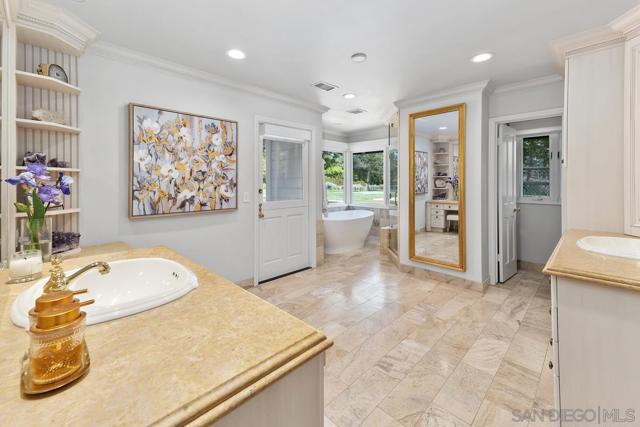 6351 Lago Lindo, Rancho Santa Fe CA: https://media.crmls.org/mediaz/faf47f44-6298-4085-89f6-11014c79db73.jpg