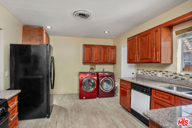 8740 La Salle Avenue, Los Angeles CA: https://media.crmls.org/mediaz/faf49c25-8b03-497b-8ee0-1bedca8f1e61.jpg