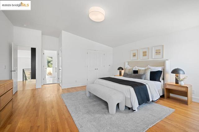 678 Clipper St, San Francisco CA: https://media.crmls.org/mediaz/faf4c989-f289-4335-8bad-64955309e6a3.jpg