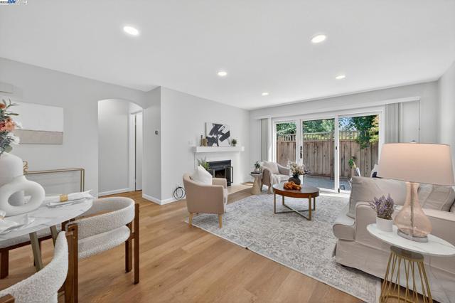 6574 Conestoga Ln, Dublin CA: https://media.crmls.org/mediaz/faf5228f-06b6-4f6f-8b73-26a6e5061ce6.jpg