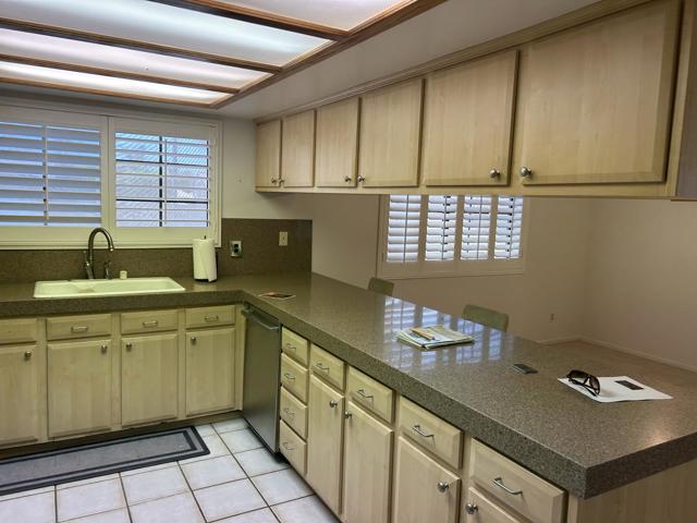 43705 Warner Trail, Palm Desert CA: https://media.crmls.org/mediaz/faf56324-423c-4cc2-ad9d-05ab851279d3.jpg
