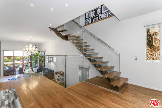 8783 Lookout Mountain Avenue, Los Angeles CA: https://media.crmls.org/mediaz/faf58d30-090e-4979-bae6-36ece4101042.jpg