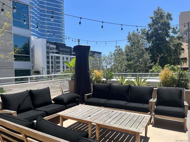 Common area shared patio w/ BBQs