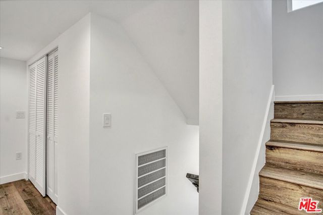 2419 S Cochran Avenue, Los Angeles CA: https://media.crmls.org/mediaz/faf5f9af-fe1e-4be5-a39f-edd78f8f683e.jpg