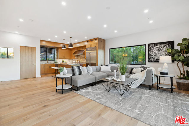 5221 Campo Road, Woodland Hills CA: https://media.crmls.org/mediaz/faf5fde8-8fd0-415a-8b06-eeb27d5f7733.jpg