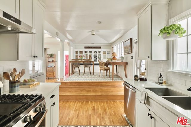 8460 Kirkwood Drive, Los Angeles CA: https://media.crmls.org/mediaz/faf62150-b335-40b2-bff7-a9a9d79fb350.jpg