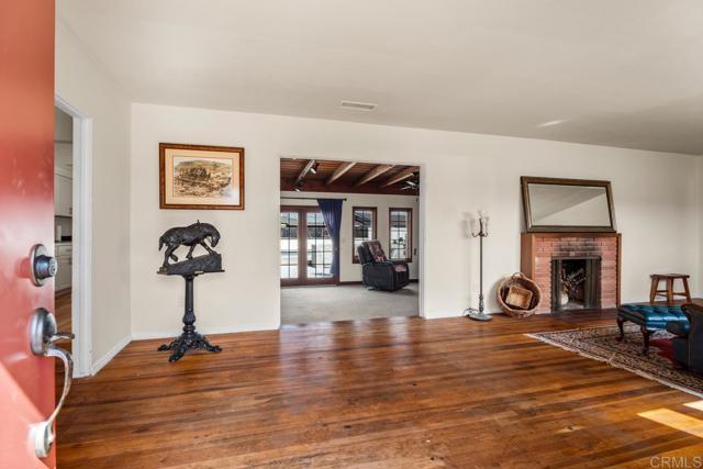 Detail Gallery Image 4 of 48 For 1676 Vann Ct, El Cajon,  CA 92020 - 4 Beds | 3 Baths