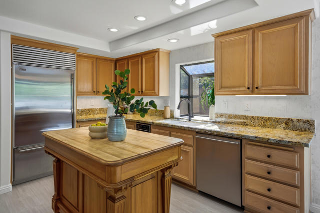 75720 Mclachlin Circle, Palm Desert CA: https://media.crmls.org/mediaz/faf6d8a5-385a-4d31-a71e-2132c086d7ff.jpg