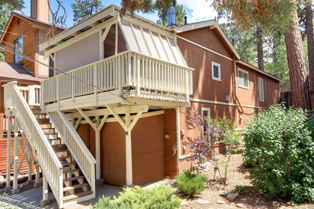 735 Santa Barbara Avenue, Sugarloaf CA: https://media.crmls.org/mediaz/faf778ff-0a6a-43af-8d11-6ecd7d19ea34.jpg