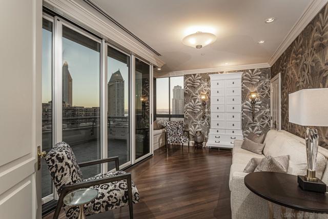 700 Front St, San Diego CA: https://media.crmls.org/mediaz/faf77ce8-491f-4f30-928f-aab19e1d5324.jpg