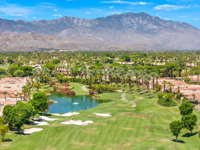 461 White Horse Trail, Palm Desert CA: https://media.crmls.org/mediaz/faf7e3c8-accb-4d78-af24-ca1a378e5d40.jpg