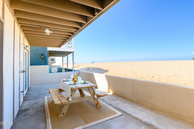 1905 Ocean Drive, Oxnard CA: https://media.crmls.org/mediaz/faf7f5bb-c789-4e1c-b3fb-7f5593fbe82b.jpg
