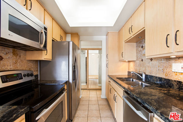 1131 Alta Loma Road, West Hollywood CA: https://media.crmls.org/mediaz/faf82327-1359-4c43-808f-69233e36d0f1.jpg
