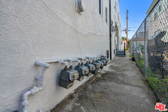 123 S Westmoreland Avenue, Los Angeles CA: https://media.crmls.org/mediaz/faf89bf7-e1f7-44e8-a923-48e0b82773b1.jpg