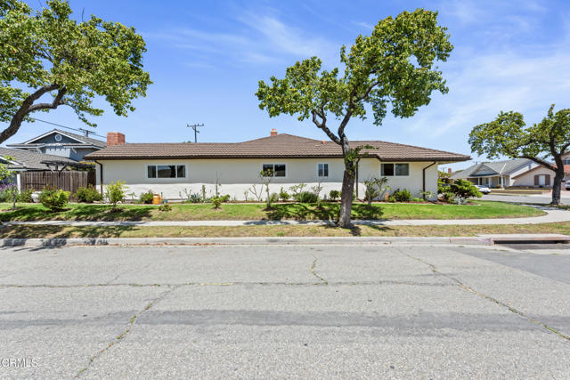 1437 Exeter Avenue, Ventura CA: https://media.crmls.org/mediaz/faf8ae16-6069-482a-b2da-907ce052db9c.jpg