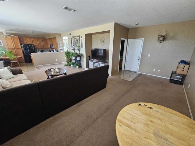 13440 Forestwood Way, Lathrop CA: https://media.crmls.org/mediaz/faf8e789-b378-4aa6-ac70-90aba0cf885c.jpg