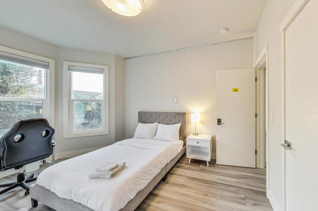 811 Oak Street, San Francisco CA: https://media.crmls.org/mediaz/faf95aaa-5d29-42a9-8fa9-59b0534d15be.jpg