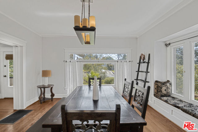 991 Palm Terrace, Pasadena CA: https://media.crmls.org/mediaz/faf96ca8-4b49-4641-bd18-8386a5d6932c.jpg