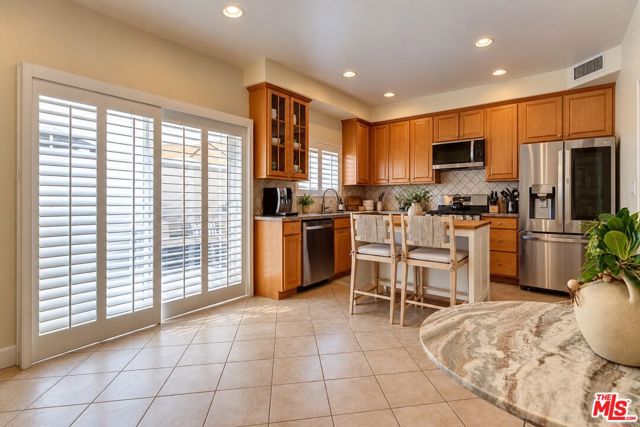 14544 Margate Street, 4 photo 6