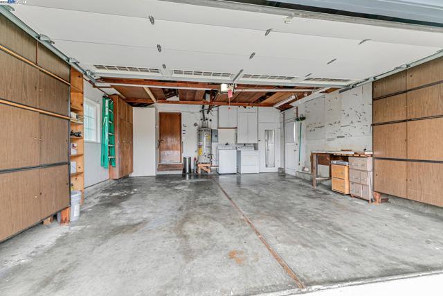 38426 Kimbro St, Fremont CA: https://media.crmls.org/mediaz/fafa6da9-0cce-4530-afc0-737158ded969.jpg