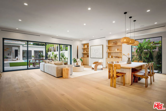 12307 Collins Street photo 3