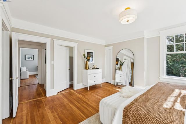 5811 Romany, Oakland CA: https://media.crmls.org/mediaz/fafa8cc5-5bbe-4859-a7d7-3d61516900a6.jpg