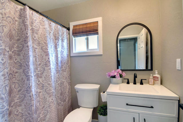 1225 Crestwood Drive, Big Bear CA: https://media.crmls.org/mediaz/fafac5fd-255b-4f27-a15f-9909b6a73cba.jpg