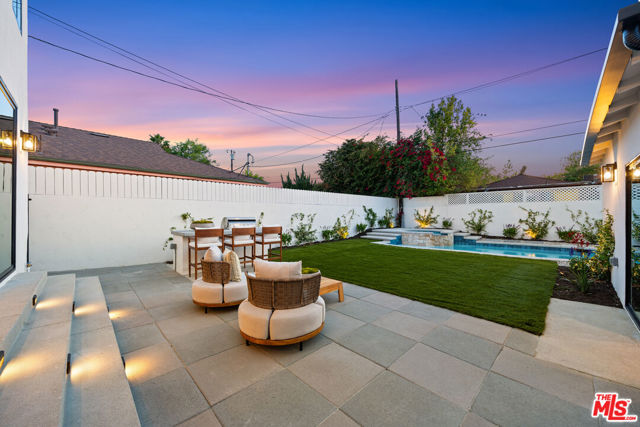 4949 Sancola Avenue, Toluca Lake CA: https://media.crmls.org/mediaz/fafae337-e09b-438c-9374-0fbfd75ab32e.jpg