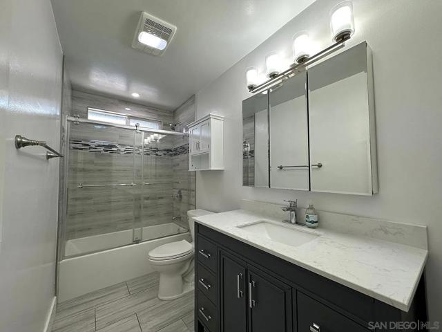 4875 77 Normandie, La Mesa CA: https://media.crmls.org/mediaz/fafaf548-2b29-4af7-a87c-c43f92a601c2.jpg